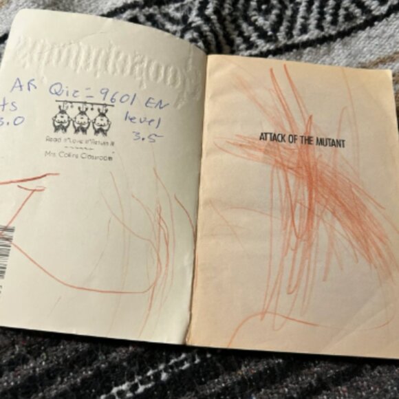 R L Stine Goosebumps Attack of the Mutant Childrens Horror Book - Picture 3 of 4